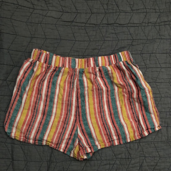 Linen Short - Picture 2 of 3